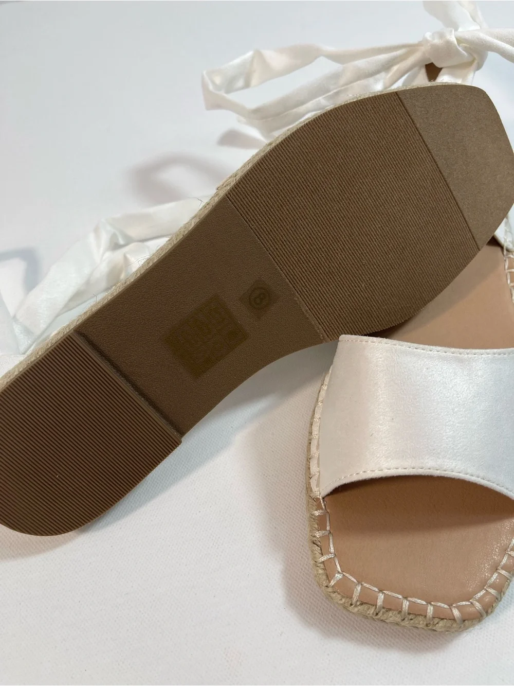 JOURNEE COLLECTION Emelie Espadrille Sandals White Satin  Size 8 New SKU #0170